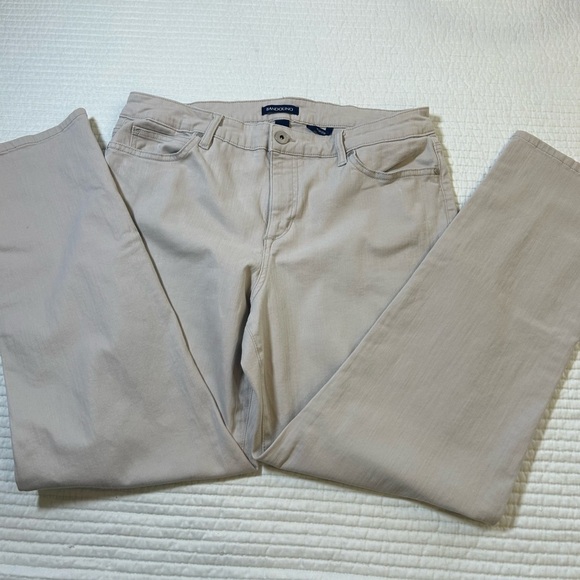 Bandolino Khaki Colored Jeans. Straight Leg. Size 14. Neutral Pants. Minimalist - Picture 3 of 7
